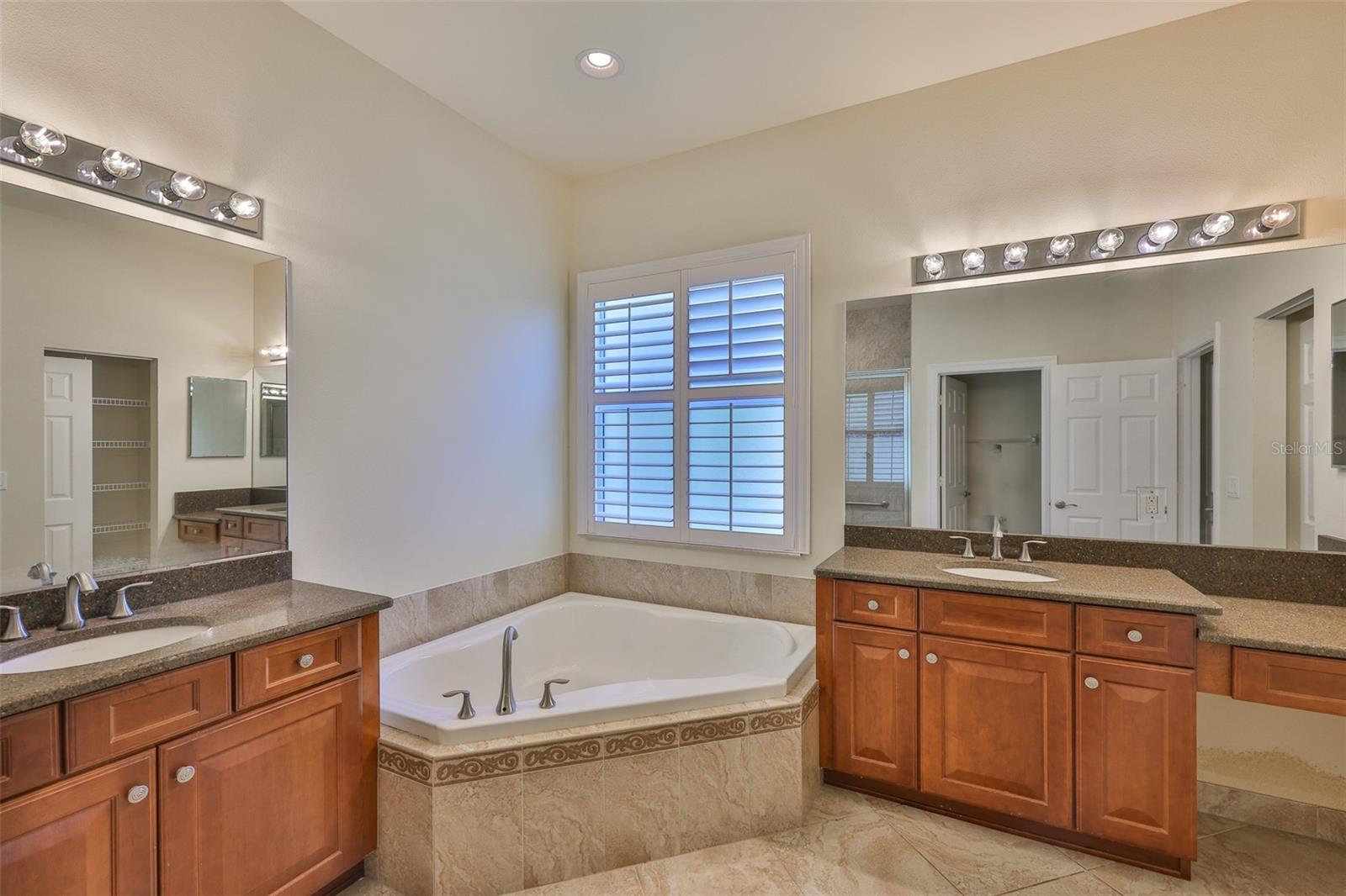 16227 Cape Coral Dr Property Photo 31
