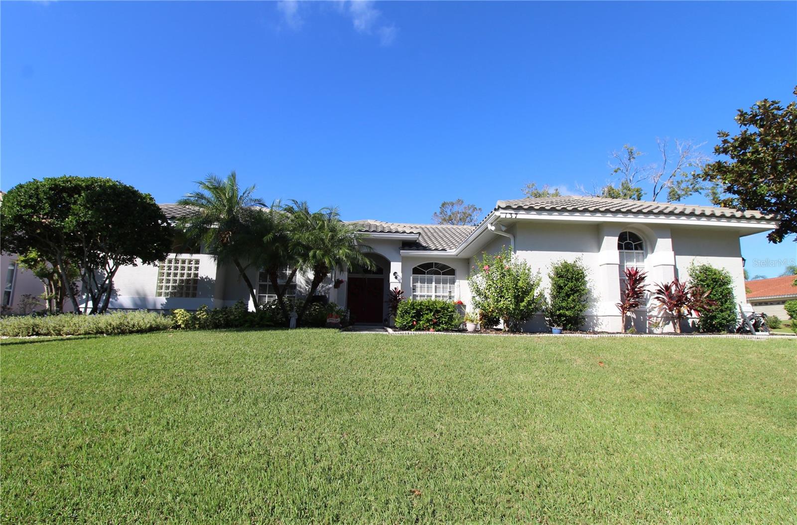 137 Woodcreek Dr E Property Photo 1