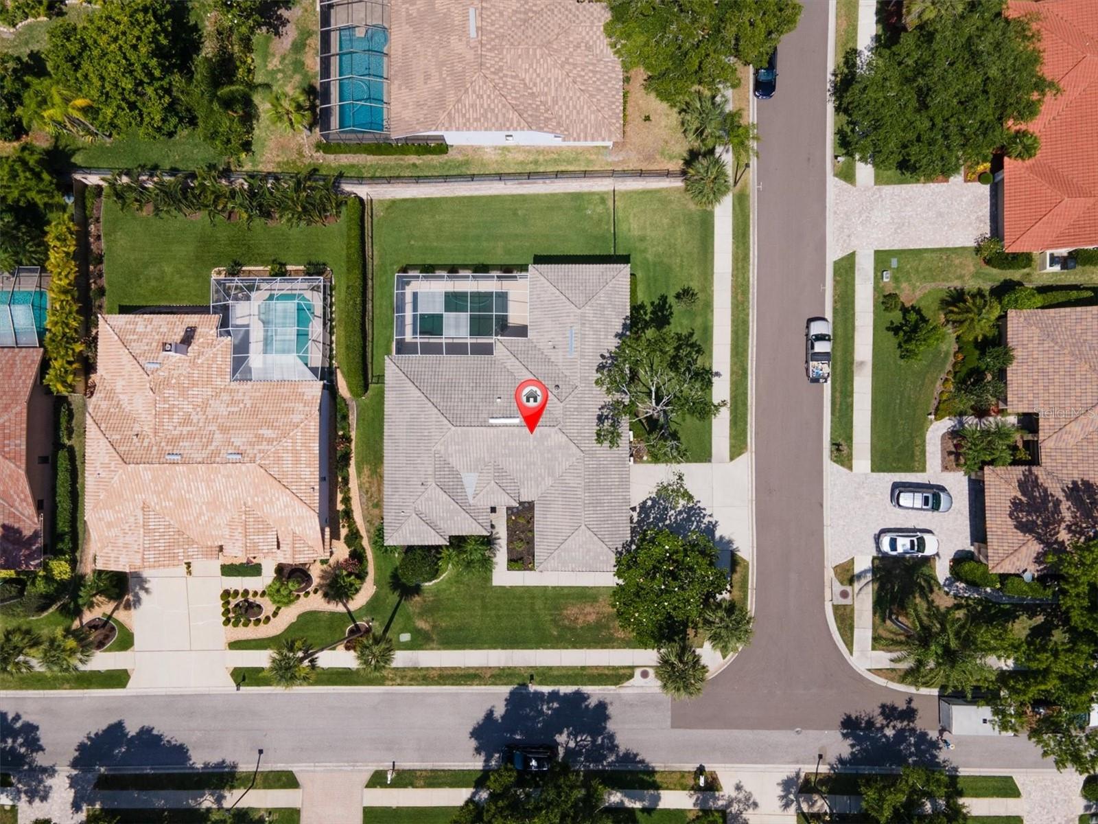 137 Woodcreek Dr E Property Photo 3