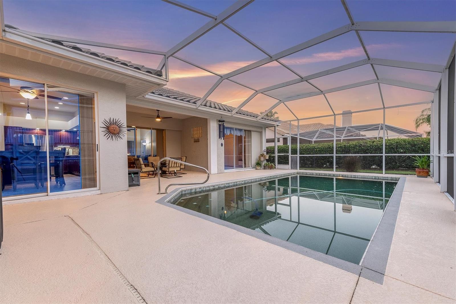 137 Woodcreek Dr E Property Photo 6