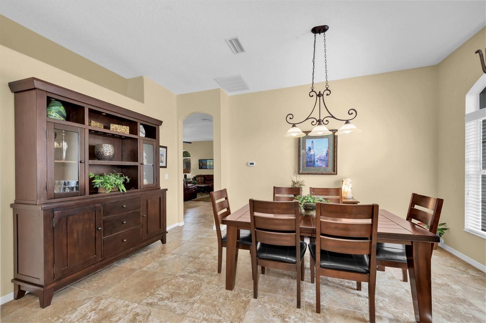 137 Woodcreek Dr E Property Photo 7