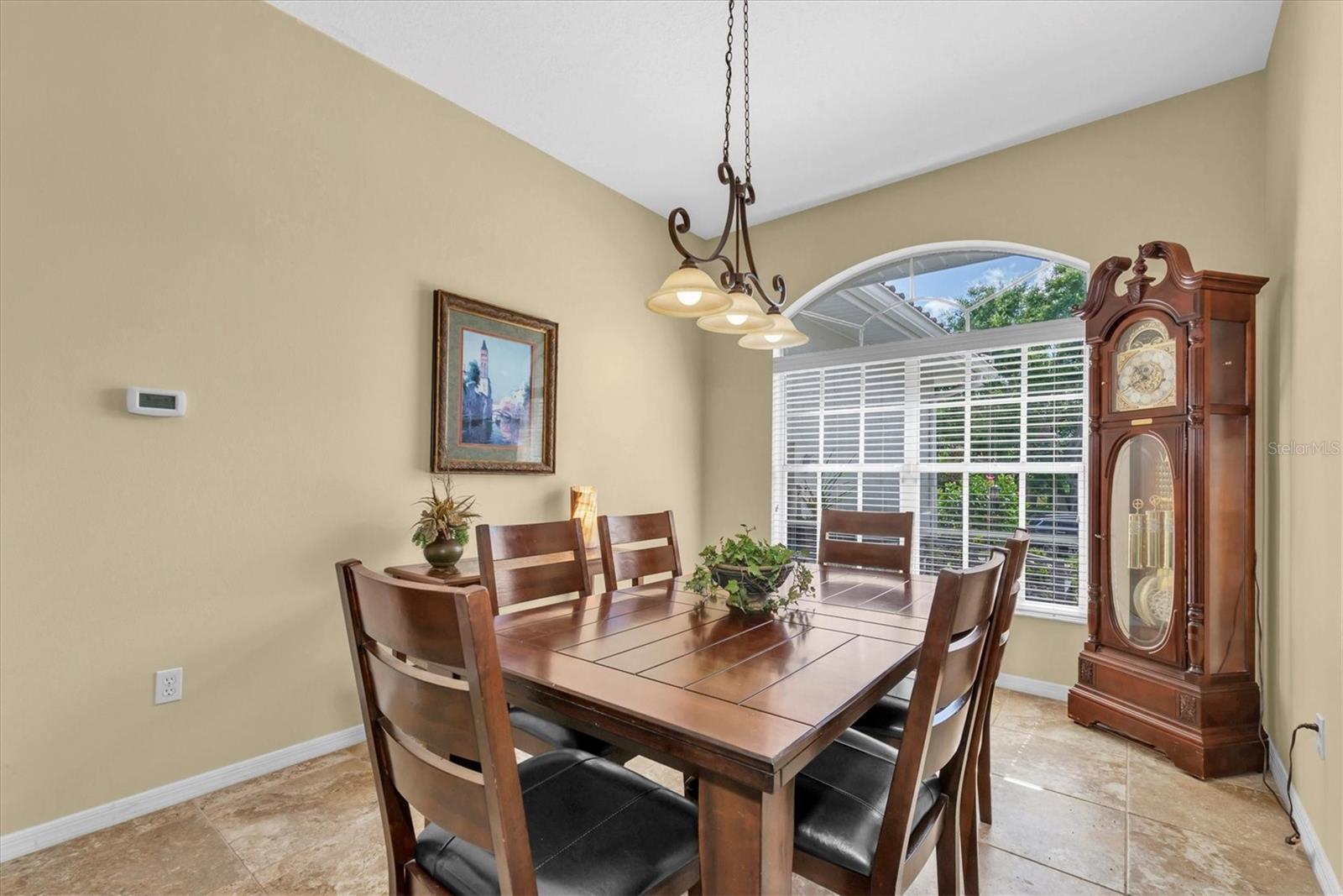 137 Woodcreek Dr E Property Photo 8