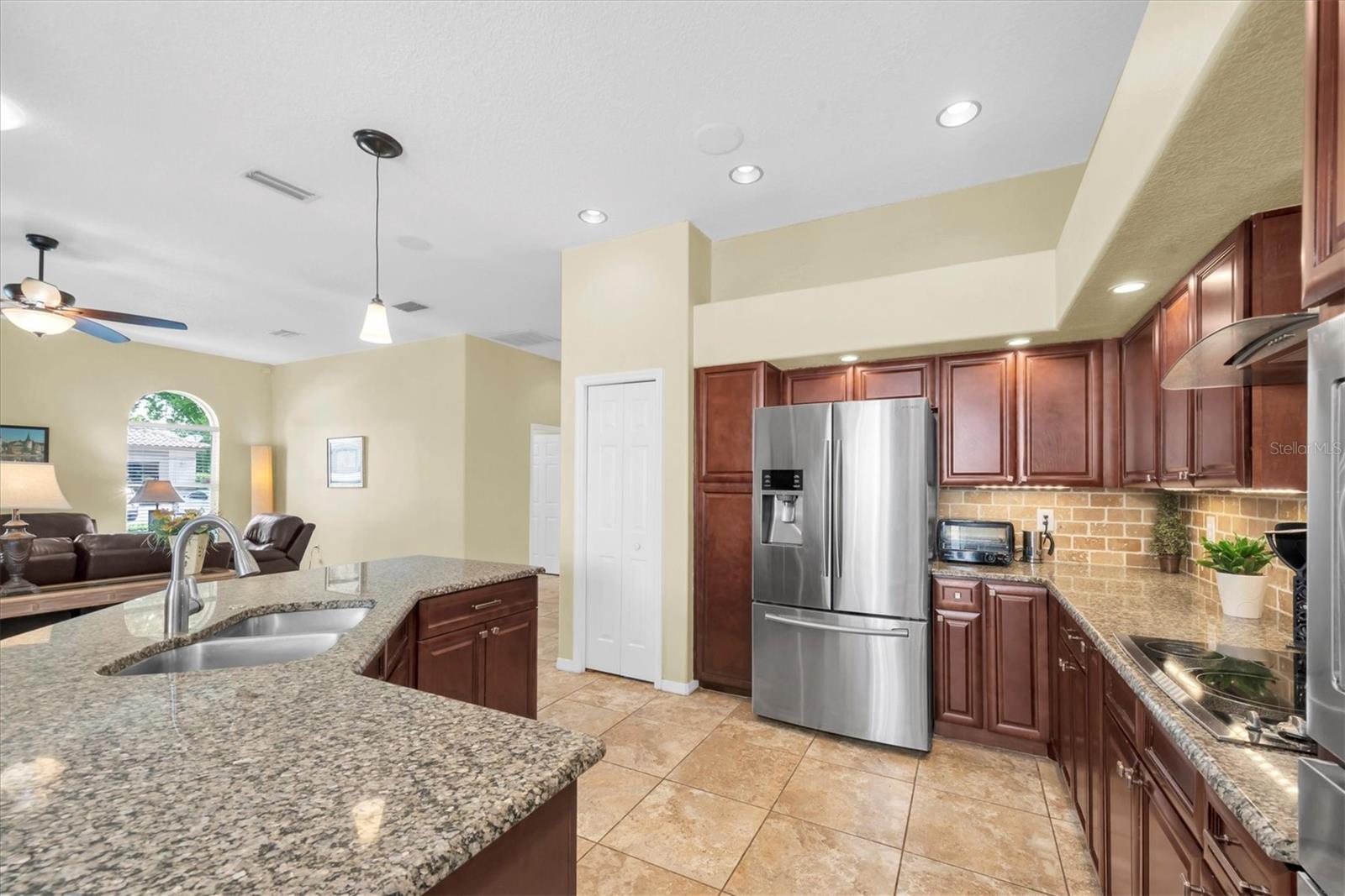 137 Woodcreek Dr E Property Photo 10