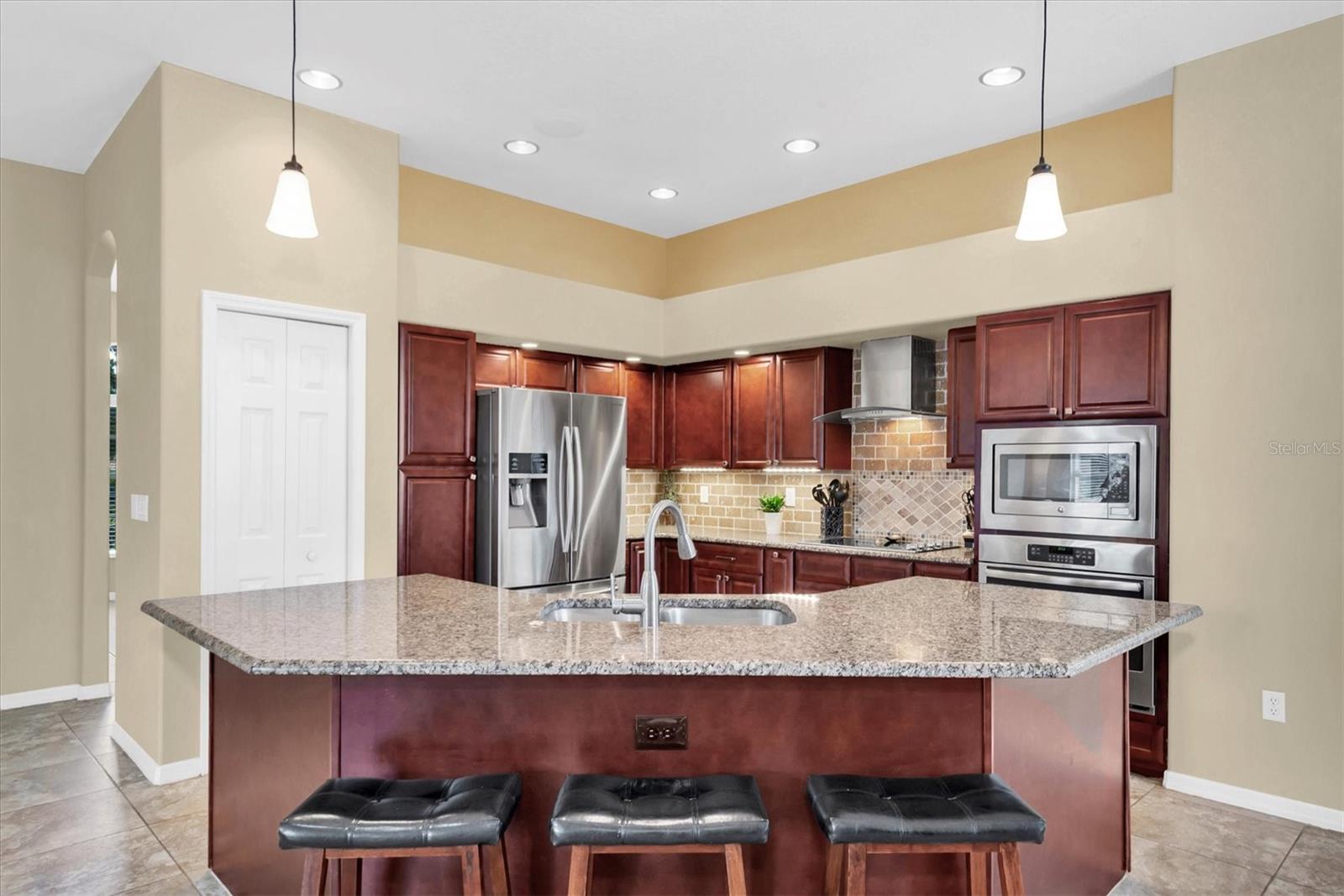 137 Woodcreek Dr E Property Photo 11