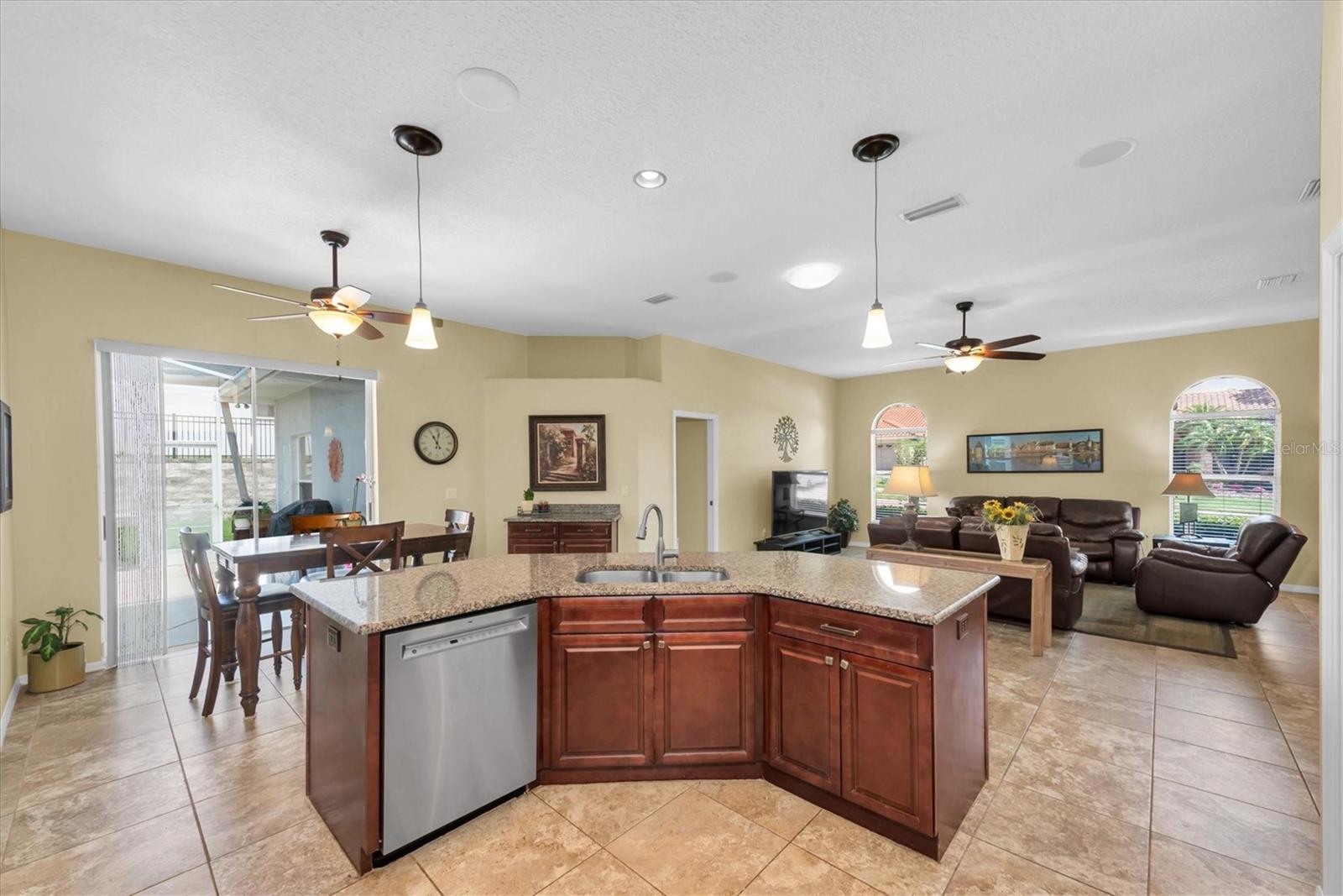 137 Woodcreek Dr E Property Photo 12