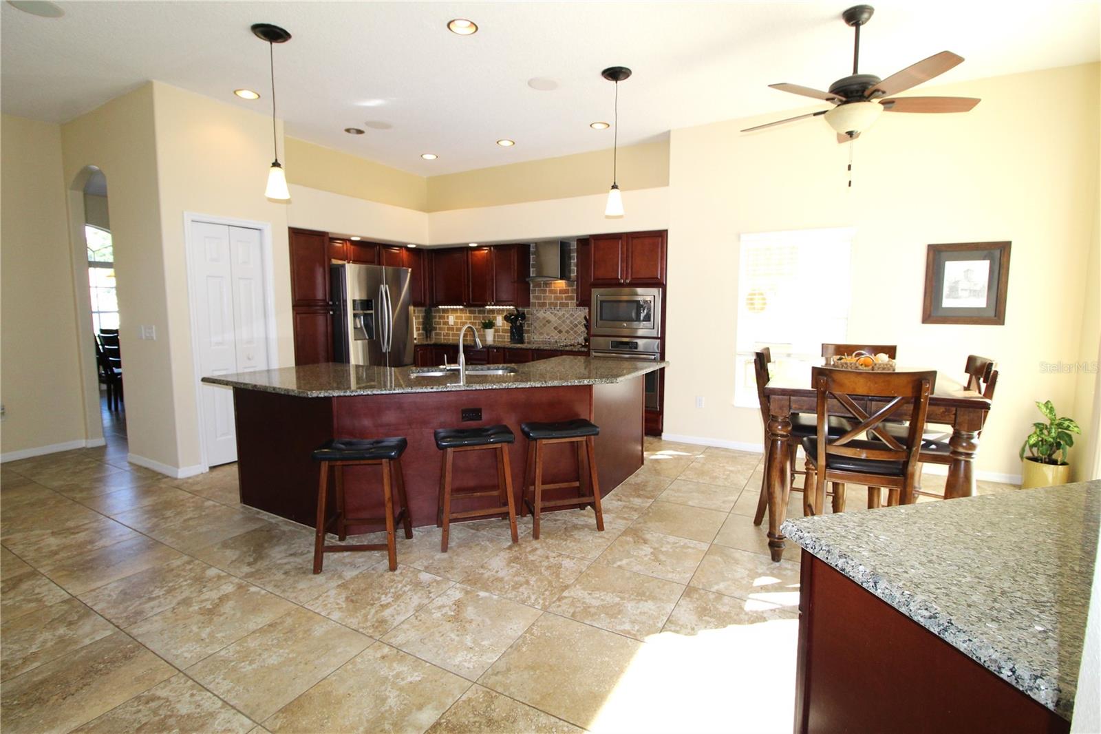 137 Woodcreek Dr E Property Photo 14