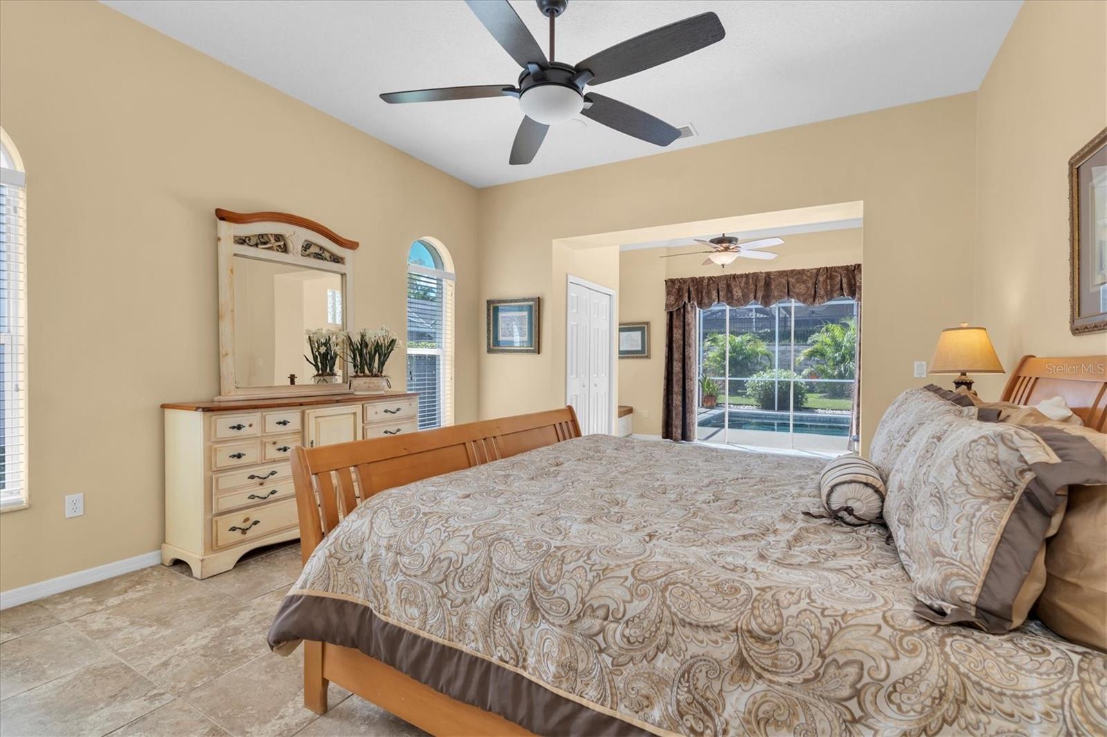 137 Woodcreek Dr E Property Photo 18