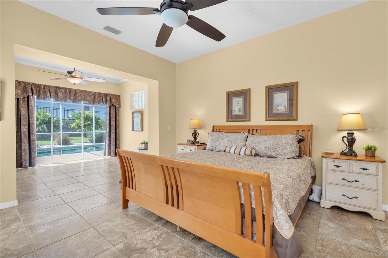 137 Woodcreek Dr E Property Photo 19