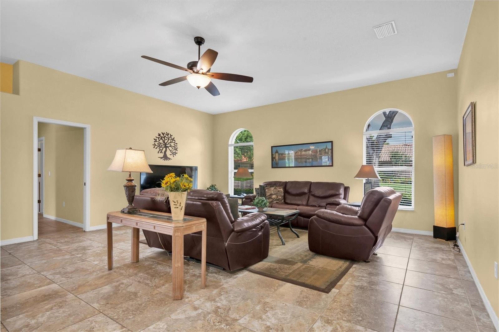 137 Woodcreek Dr E Property Photo 25