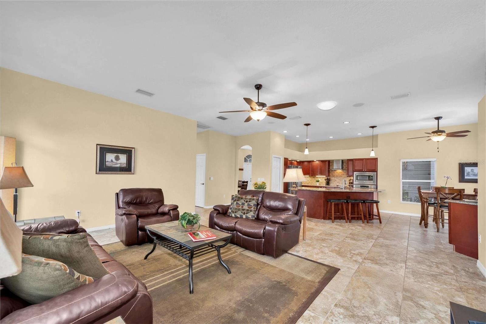 137 Woodcreek Dr E Property Photo 26