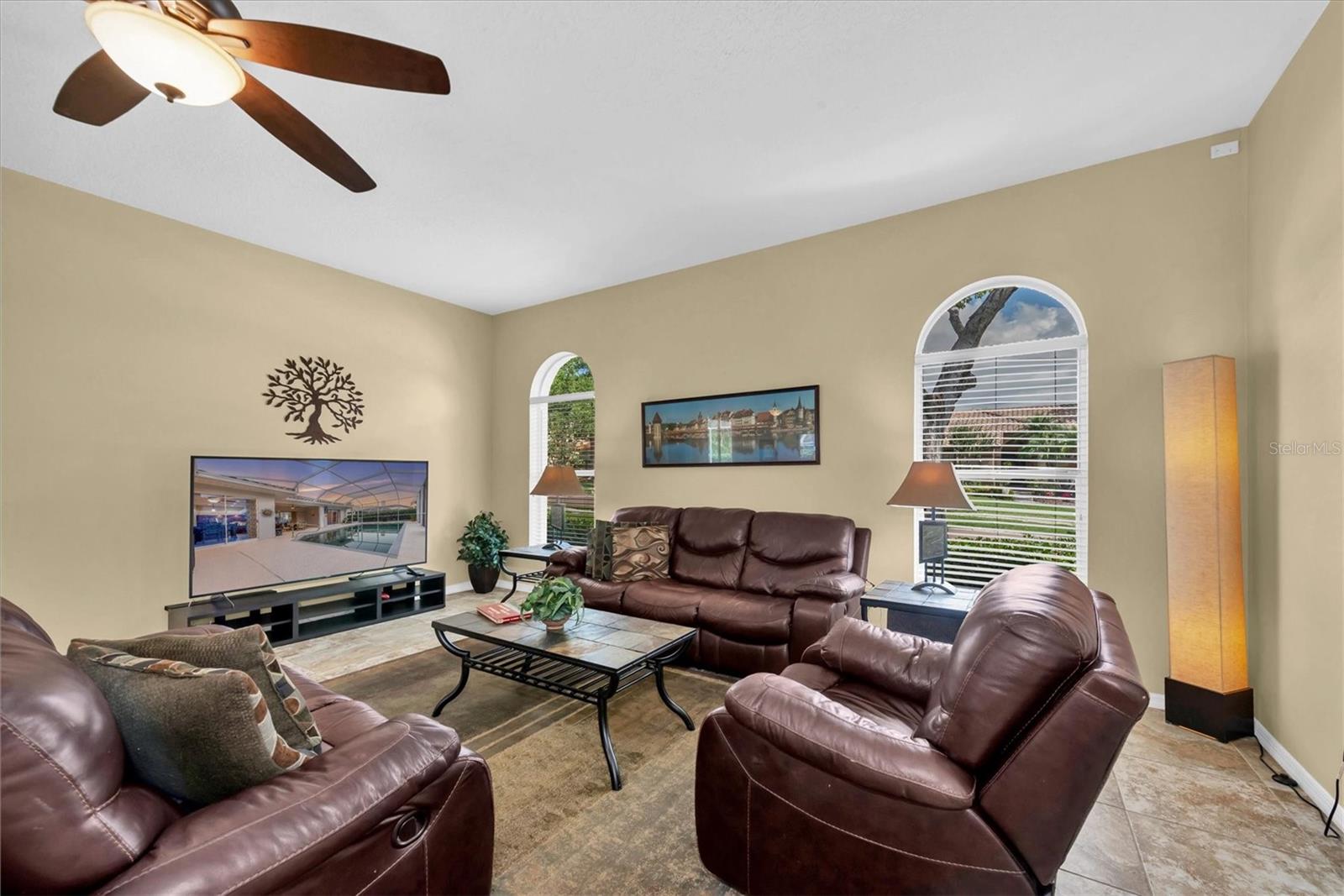 137 Woodcreek Dr E Property Photo 27