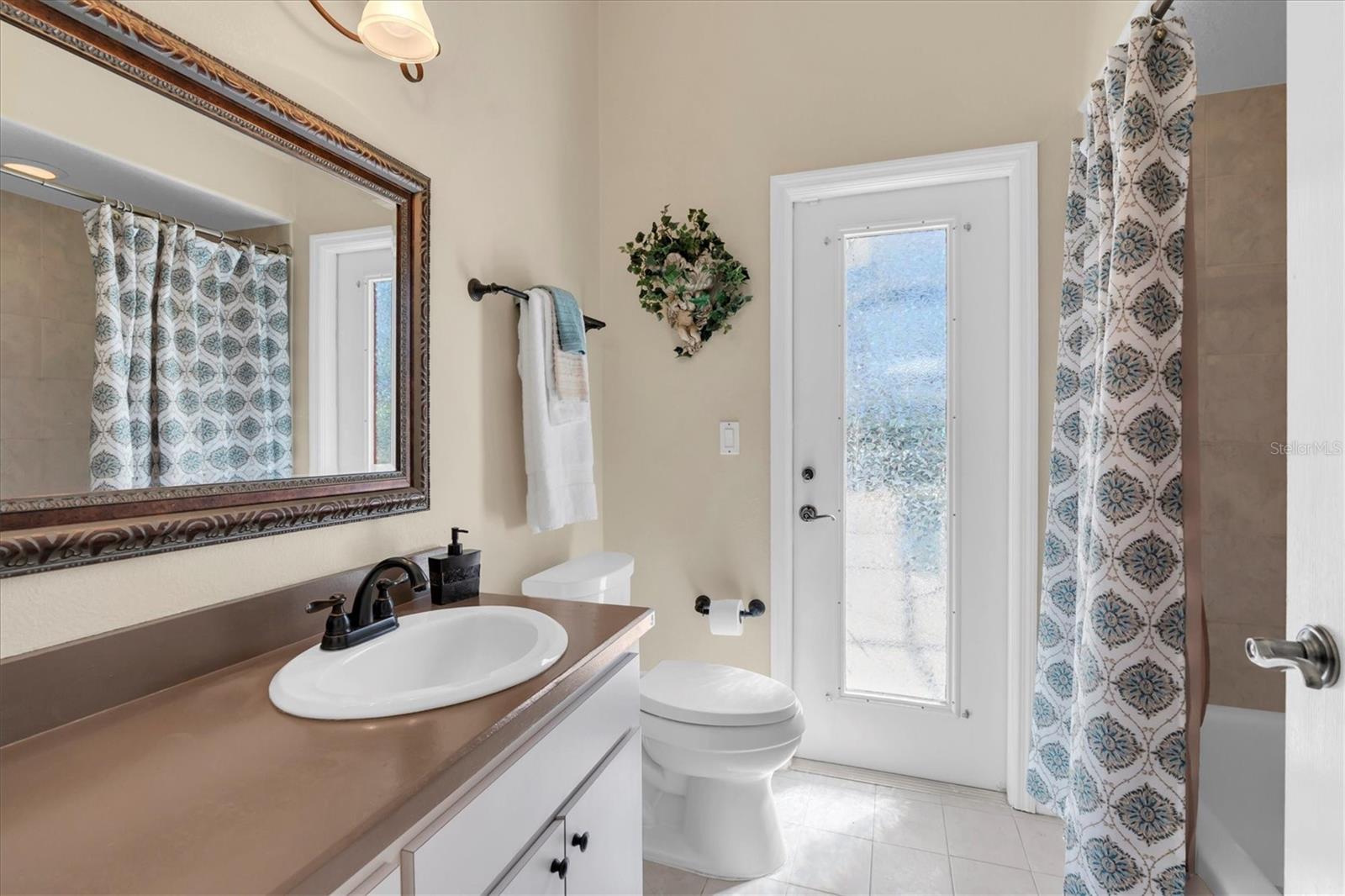 137 Woodcreek Dr E Property Photo 28