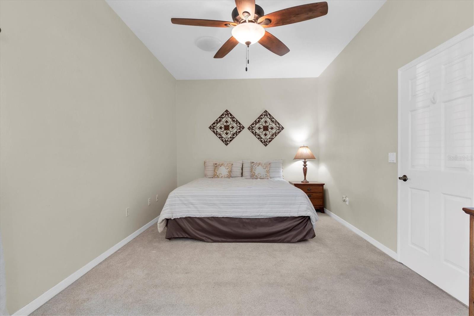 137 Woodcreek Dr E Property Photo 29