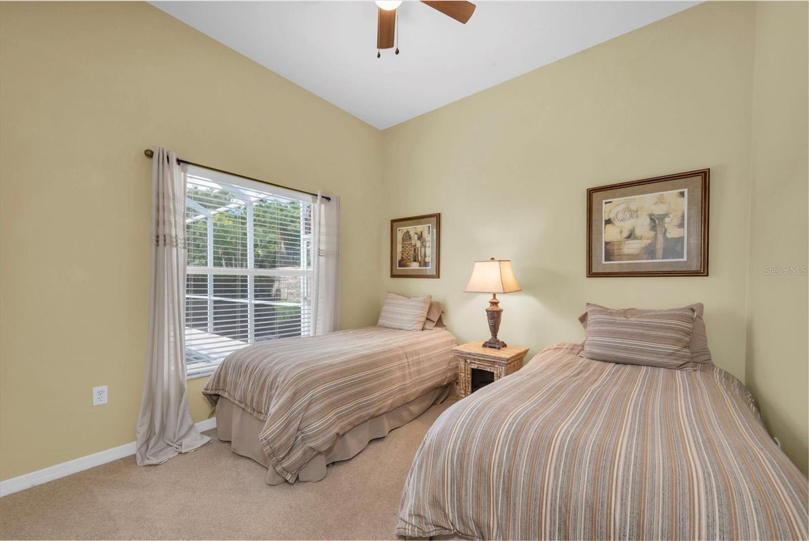 137 Woodcreek Dr E Property Photo 32