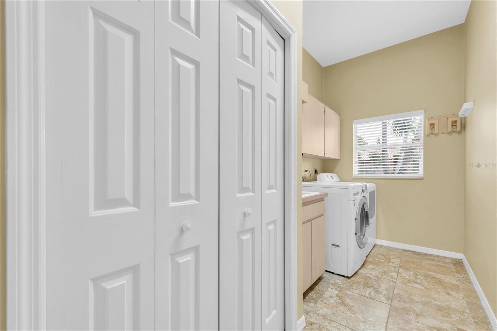 137 Woodcreek Dr E Property Photo 35