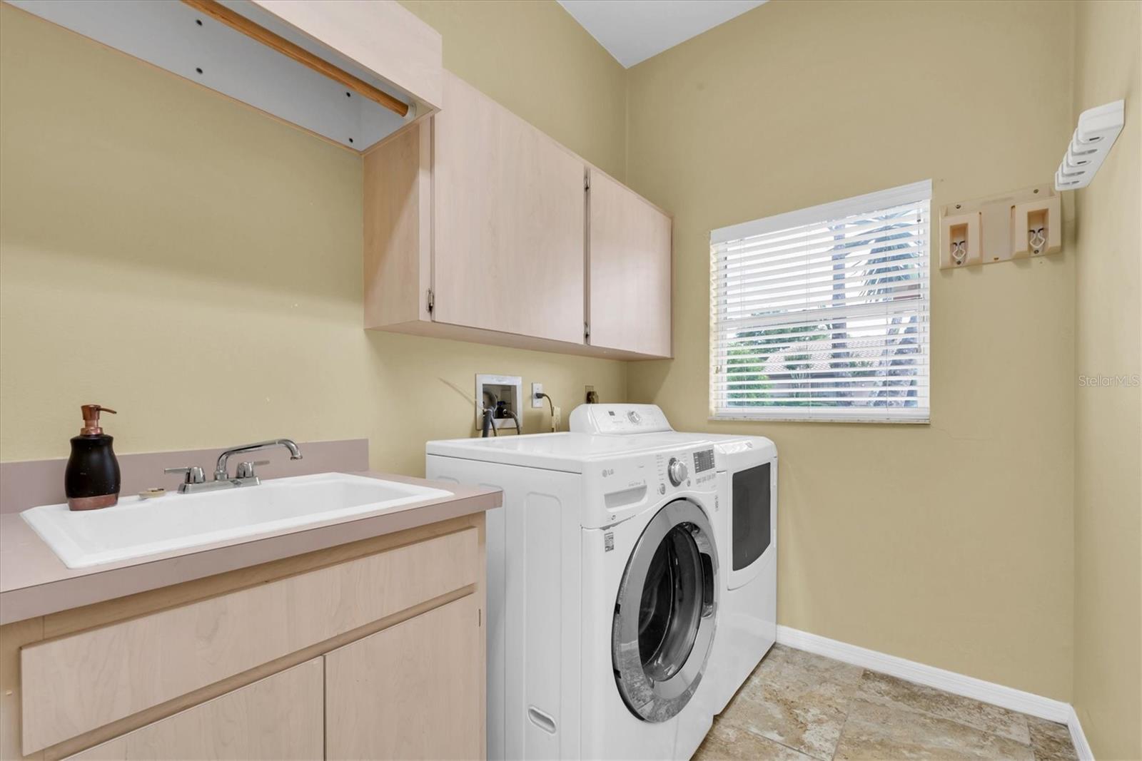 137 Woodcreek Dr E Property Photo 36