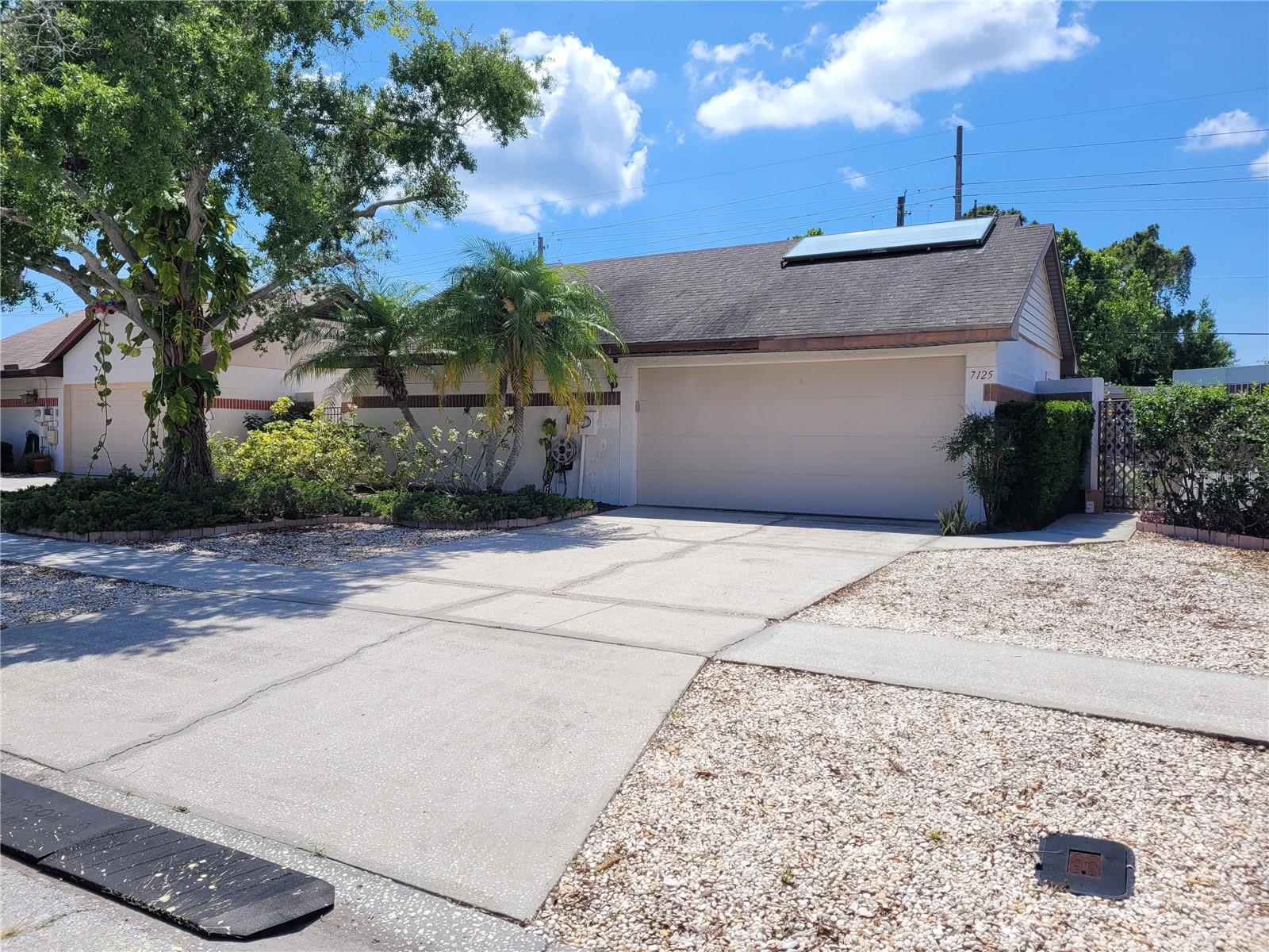 7125 Silvermill Dr Property Photo 1