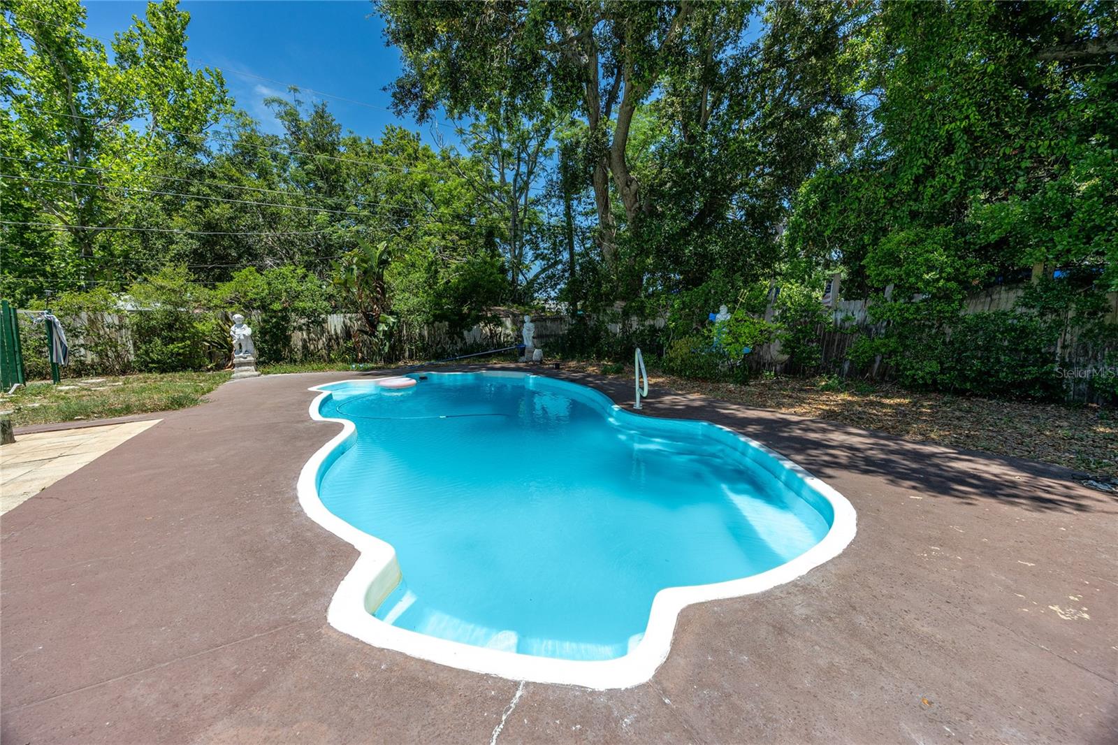 1683 Pine St Property Photo 3