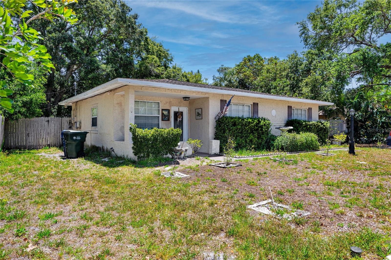 1683 Pine St Property Photo 6