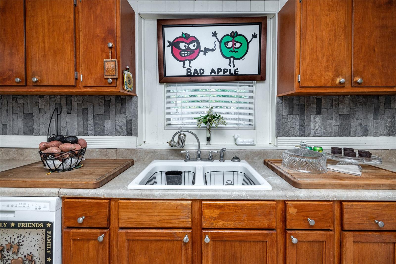 1683 Pine St Property Photo 14