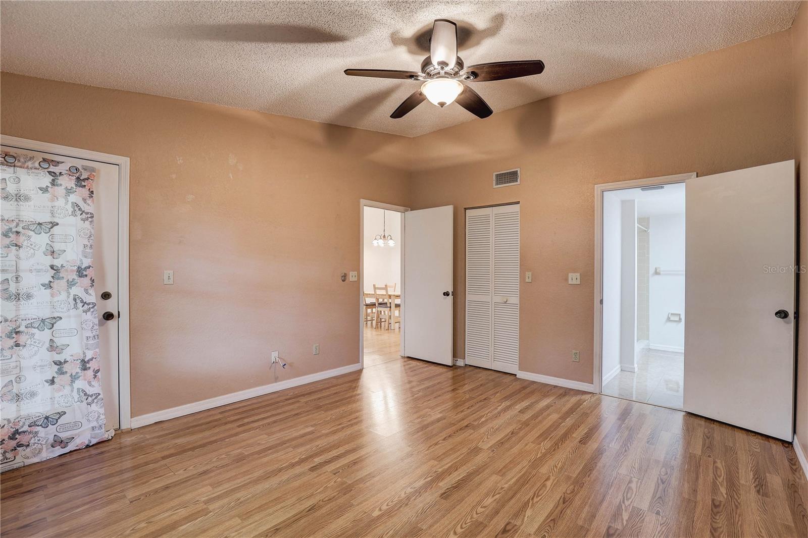 11800 Park Blvd #208 Property Photo 14