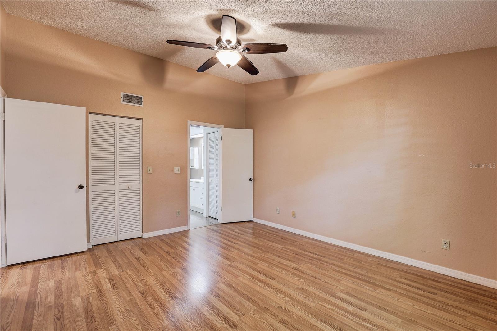11800 Park Blvd #208 Property Photo 15
