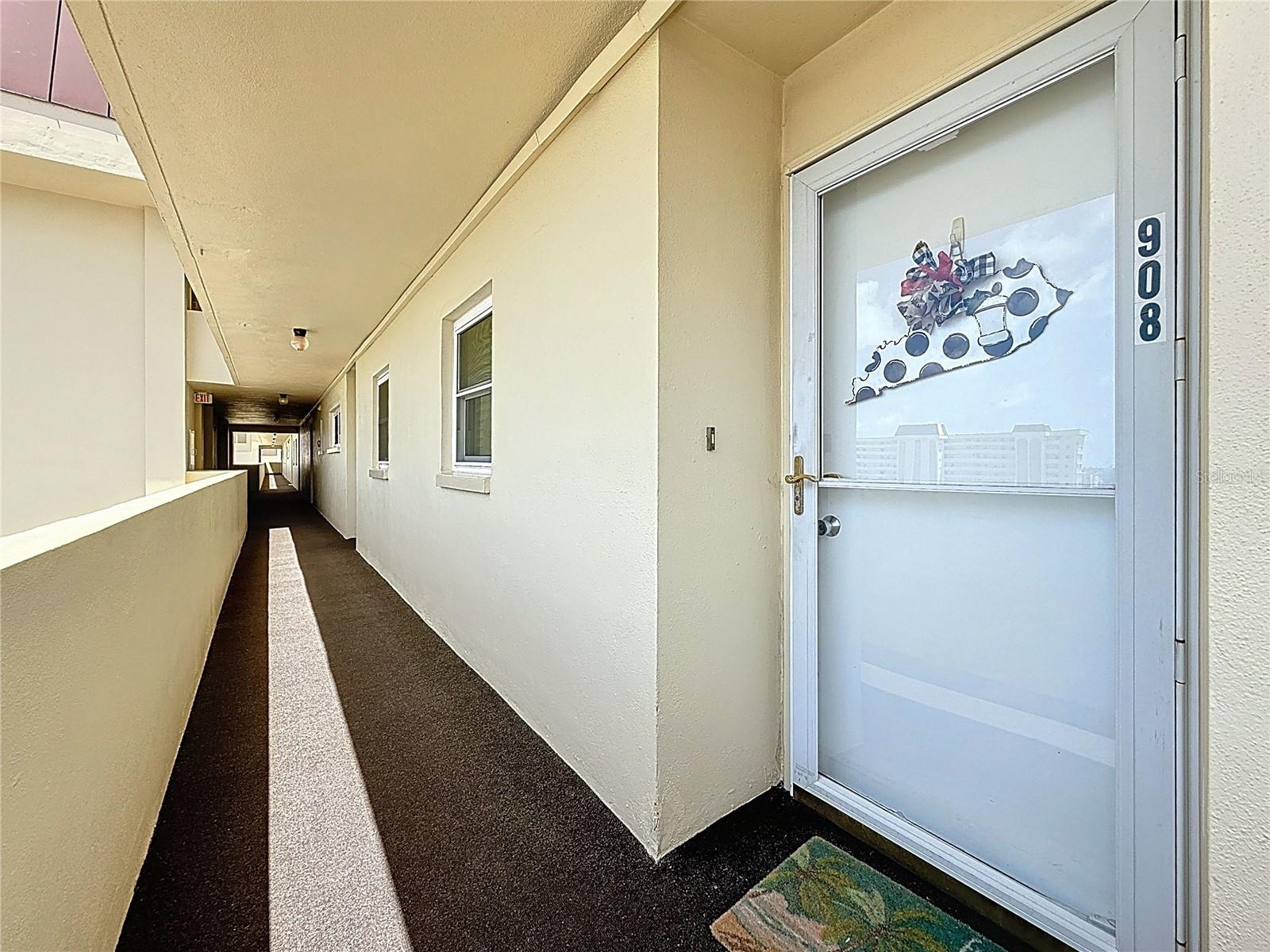 4725 Cove Circle #908 Property Photo 4