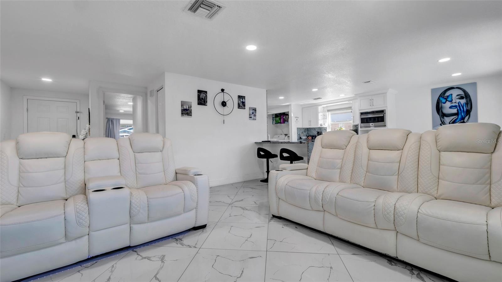 12416 Queensland Ln Property Photo 8