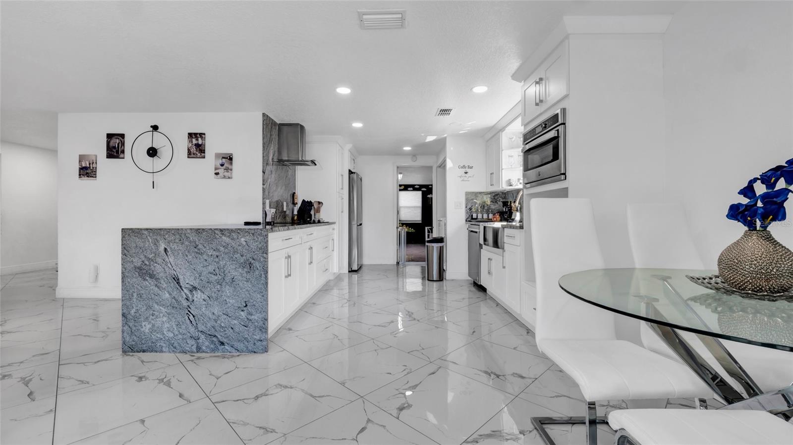12416 Queensland Ln Property Photo 9