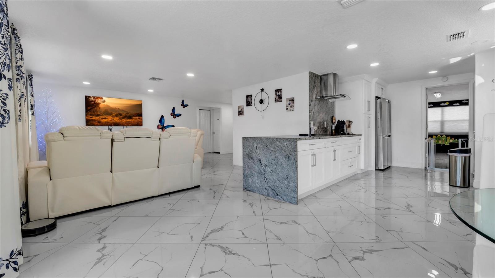 12416 Queensland Ln Property Photo 10