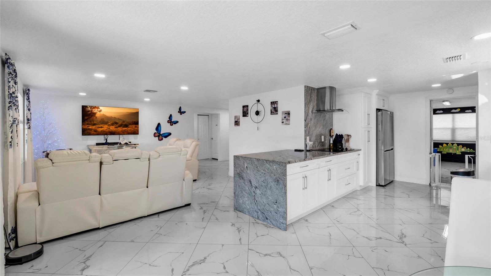 12416 Queensland Ln Property Photo 11