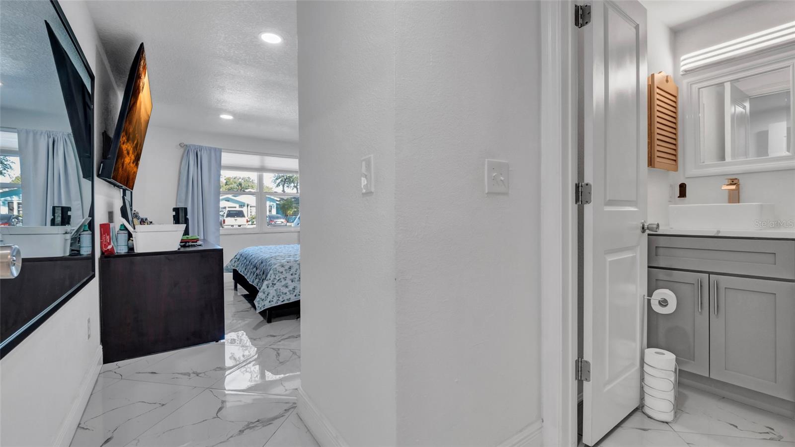 12416 Queensland Ln Property Photo 20