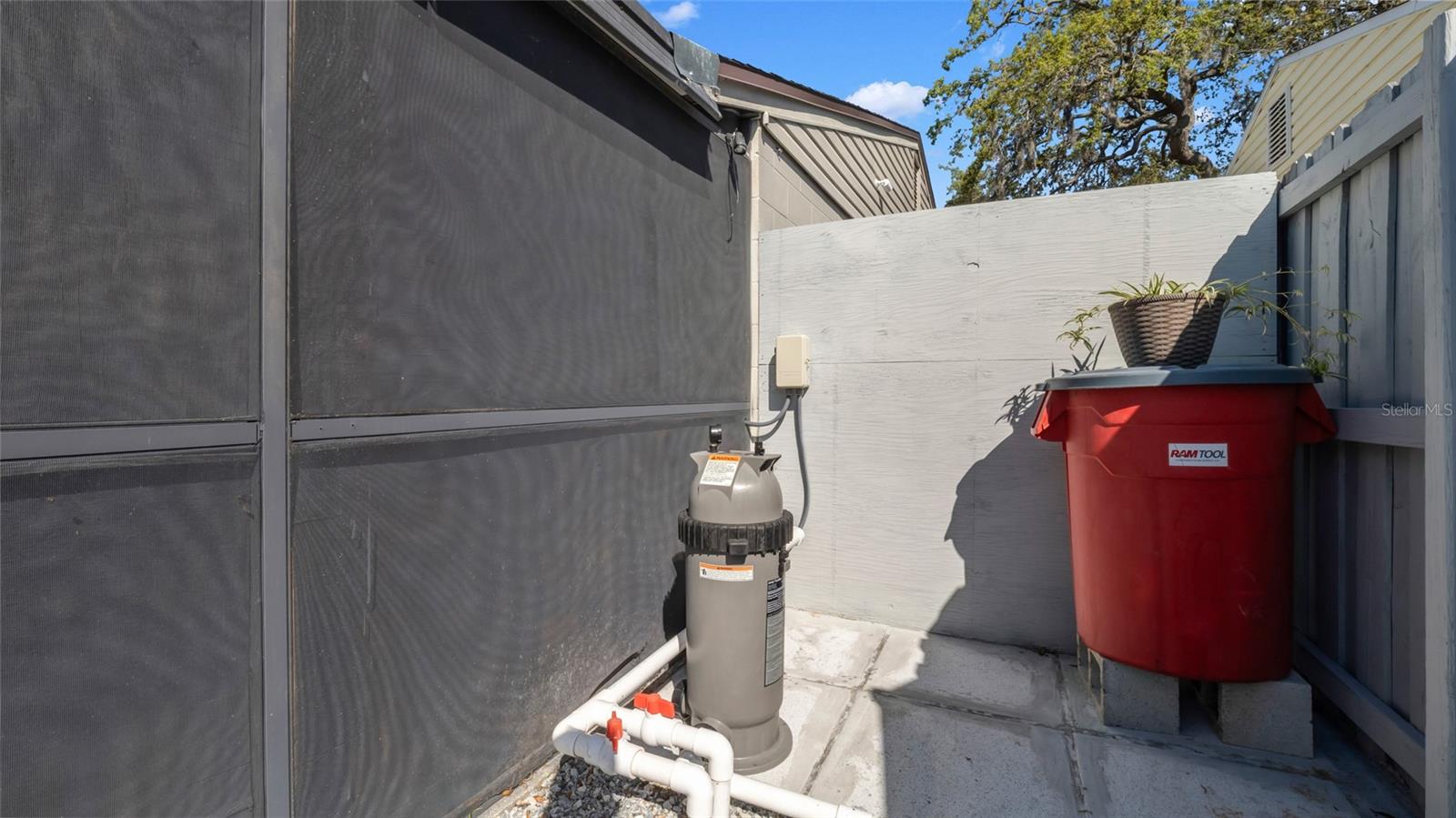 12416 Queensland Ln Property Photo 34