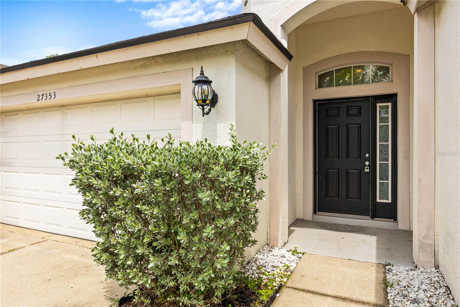 27353 Edenfield Dr Property Photo 2