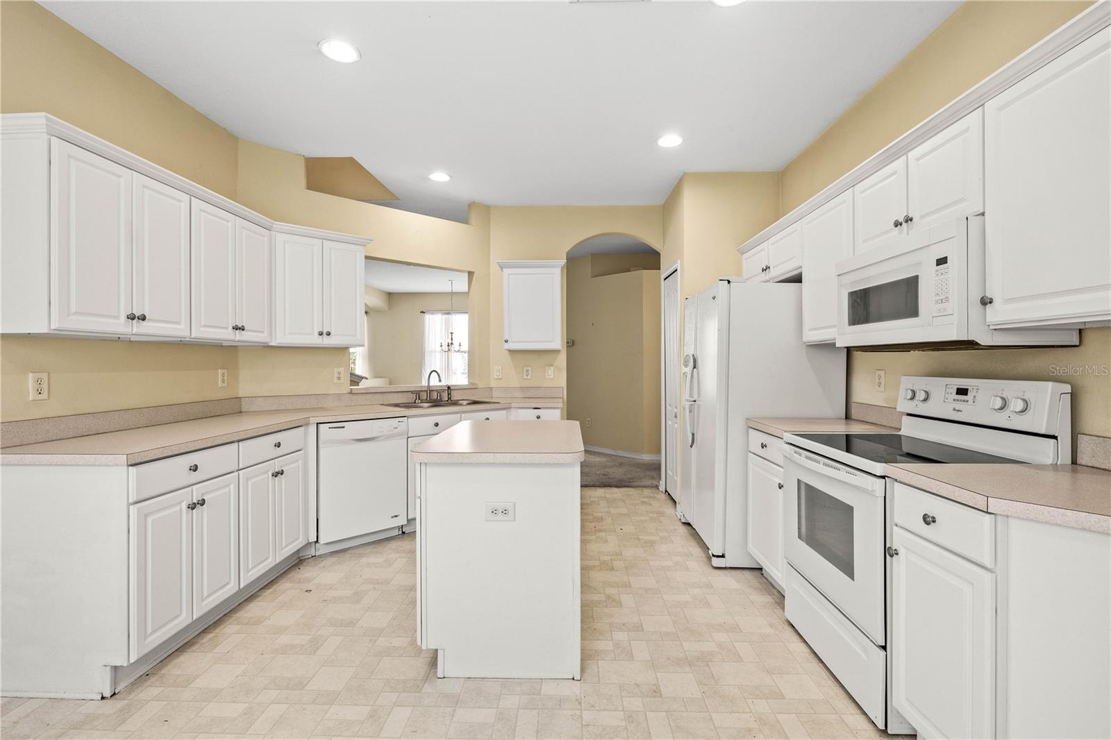 27353 Edenfield Dr Property Photo 6