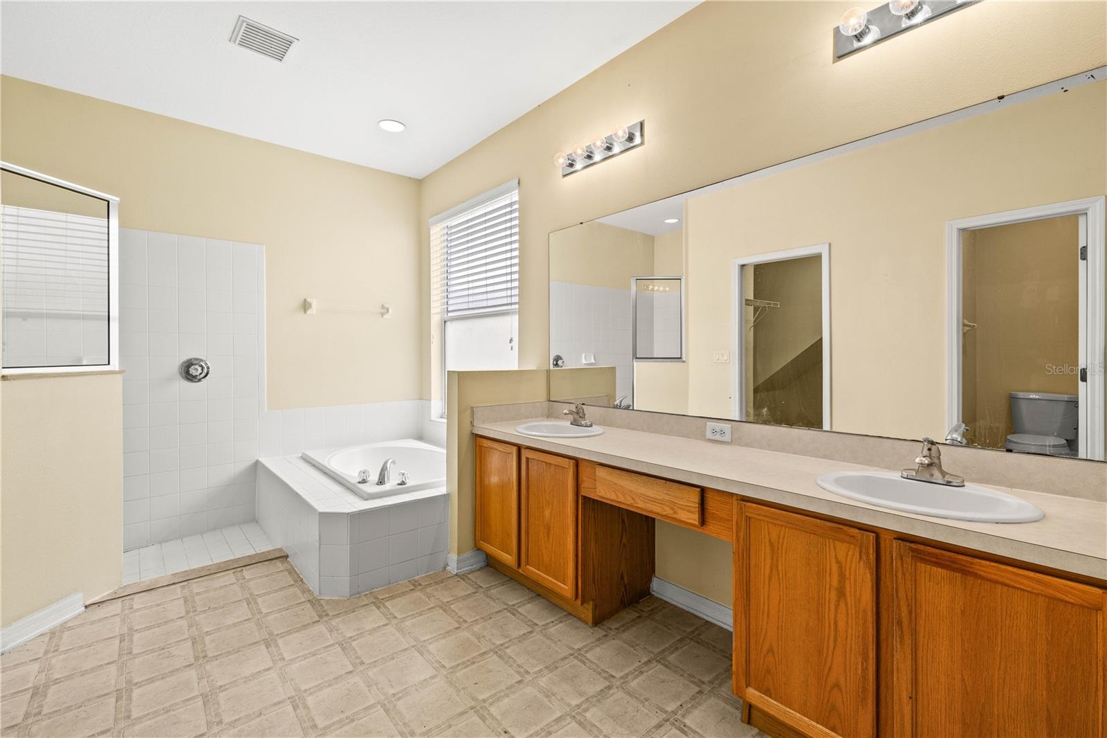 27353 Edenfield Dr Property Photo 9