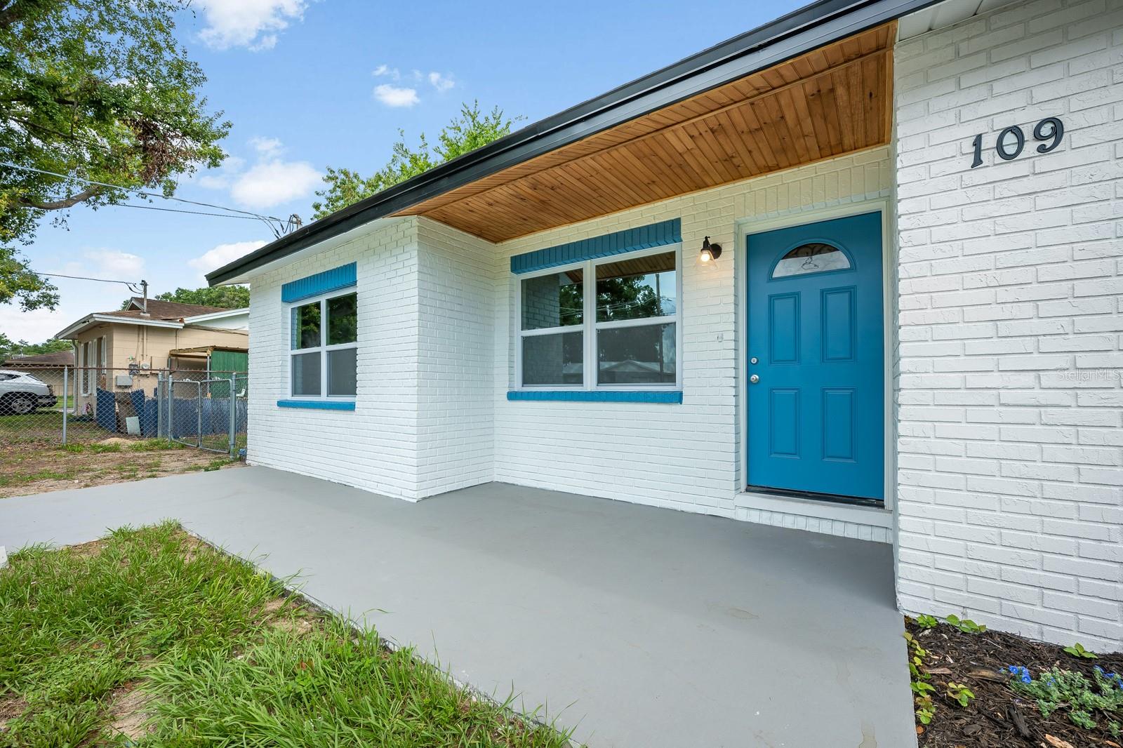 109 MAGNOLIA AVE