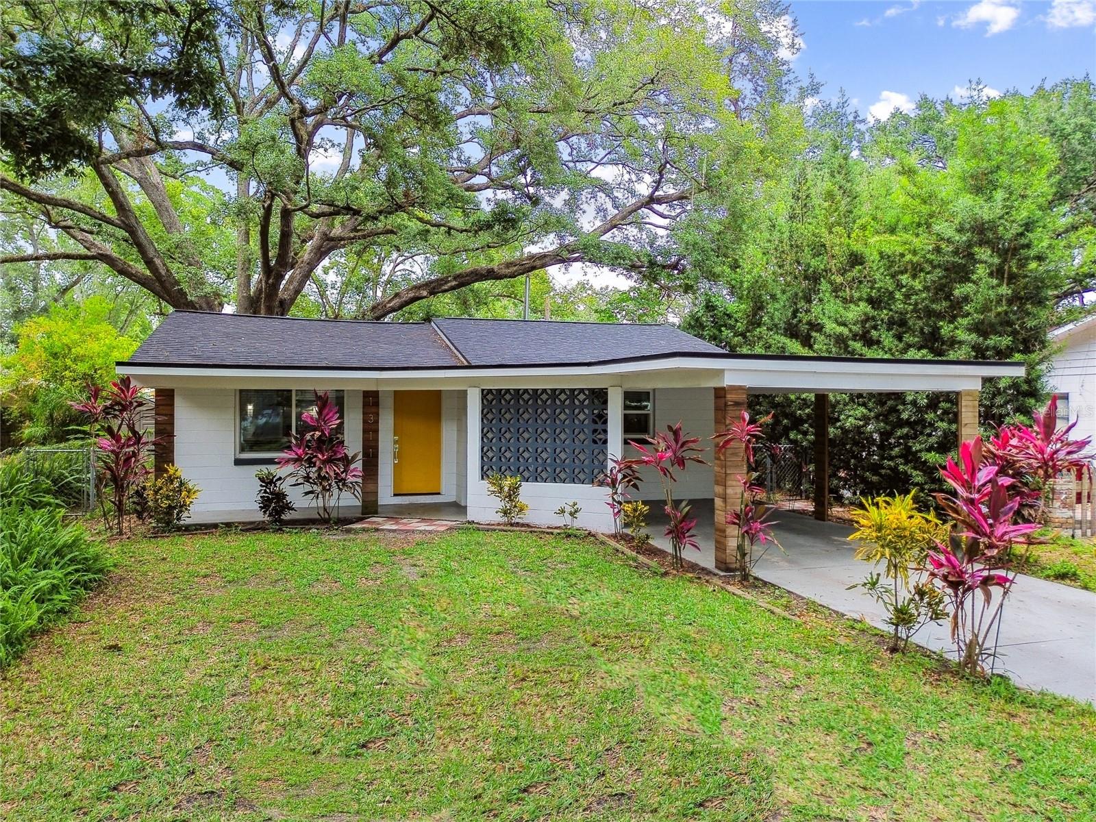 1311 W Perdiz St Property Photo 1