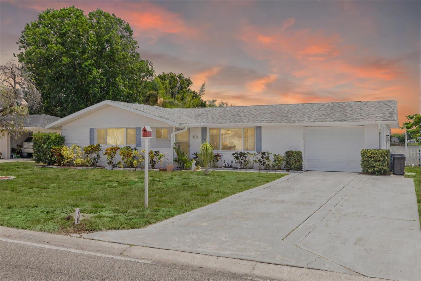 8014 LOTUS DR Property Photo 1