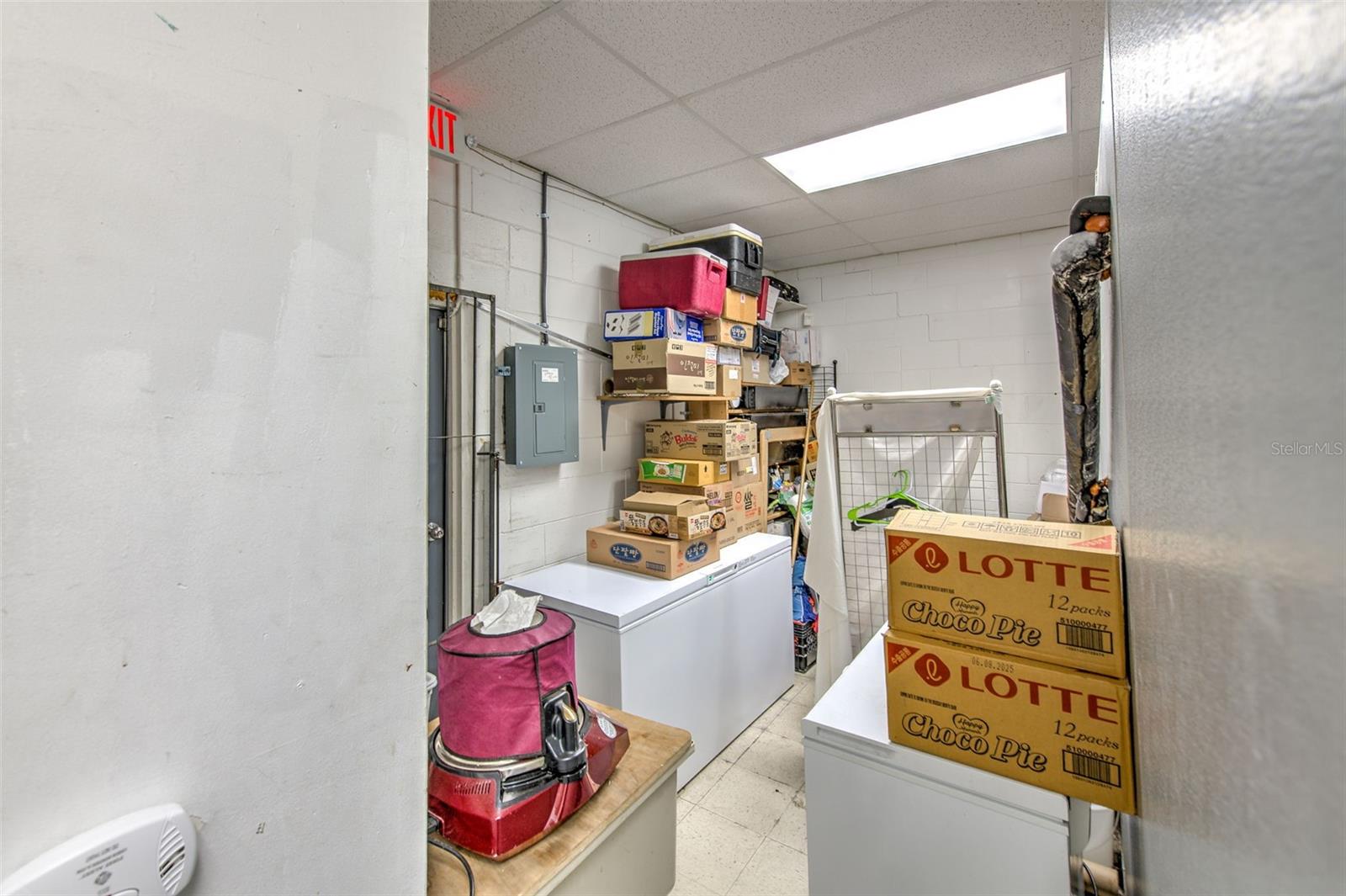 1751 E Edgewood Dr Property Photo 23
