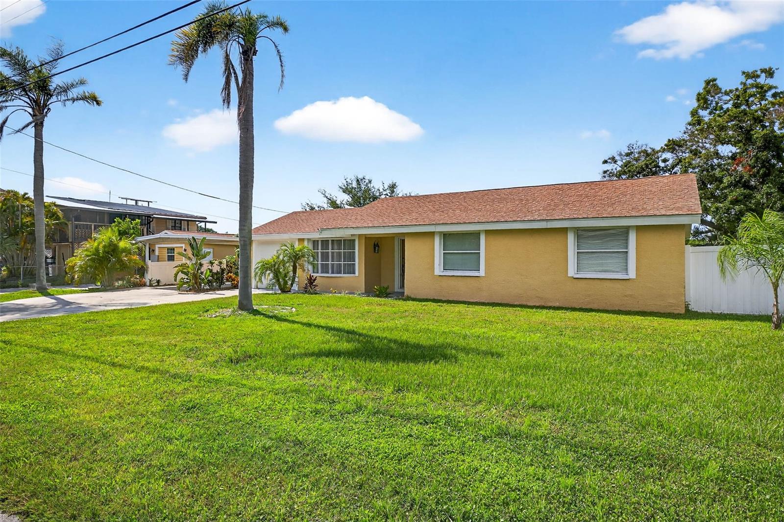 3225 W Shell Point Rd Property Photo 2