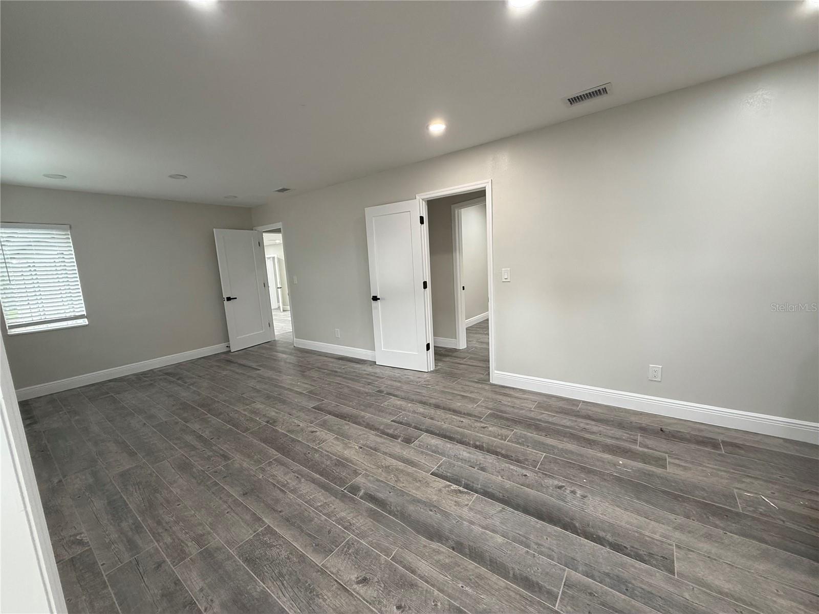 217 E Robertson St Property Photo 21
