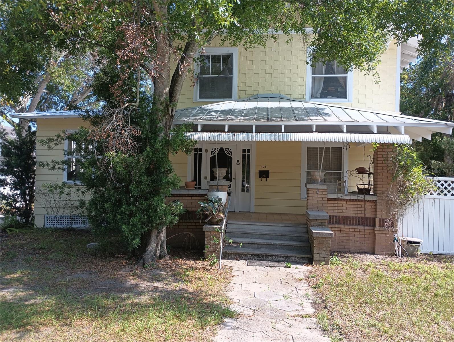 774 32nd Ave N Property Photo 1