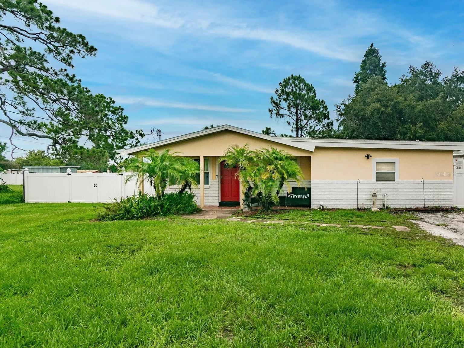 6706 S Trask St Property Photo 1