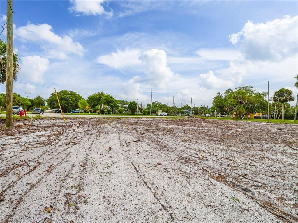 TB8394993 Property Photo 2