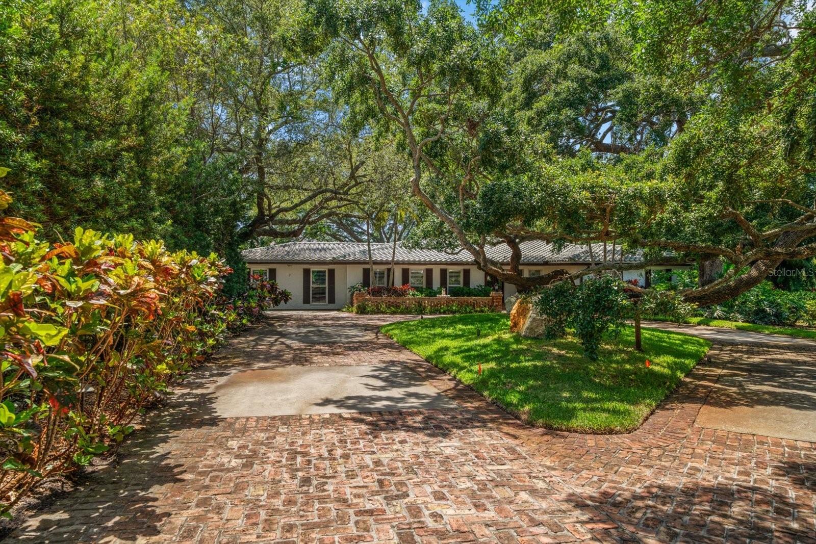 7 Rosery Ln Property Photo 2