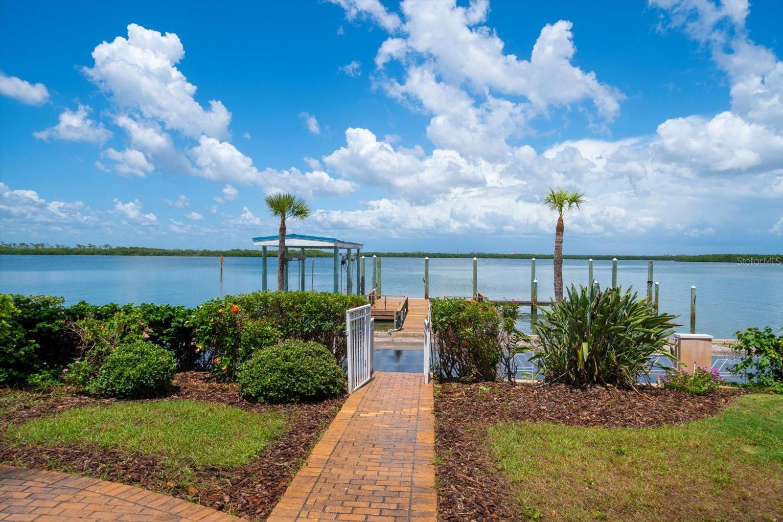 1114 Mandalay Pt Property Photo 6