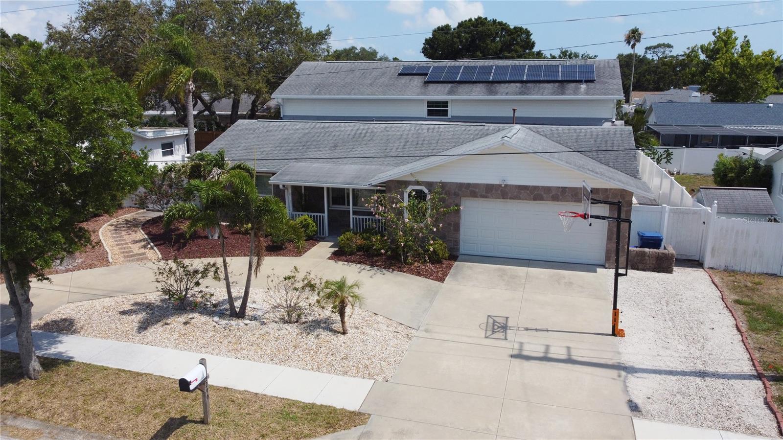 TB8395848 Property Photo 1