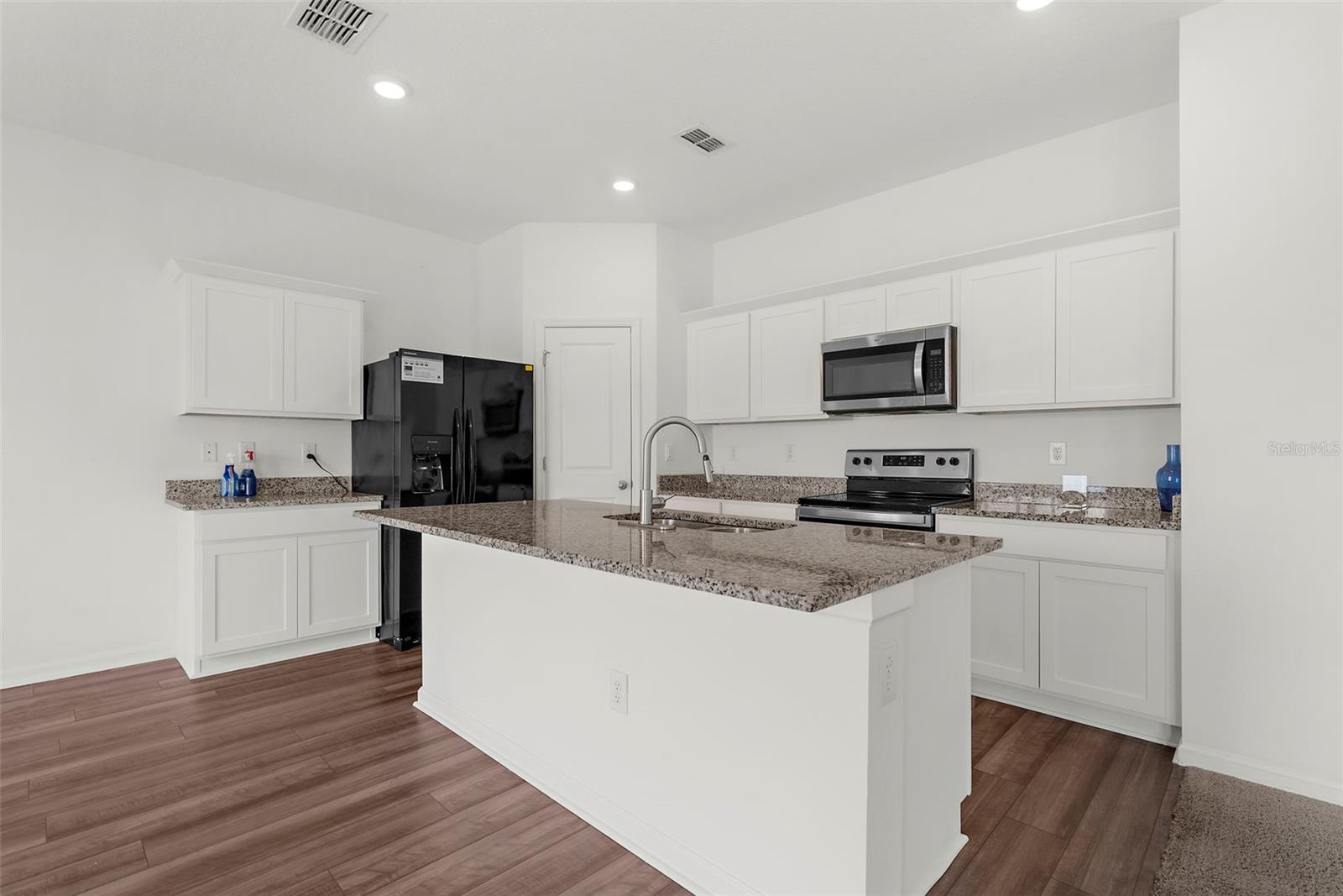 1038 Kelly Fern Loop Property Photo 6