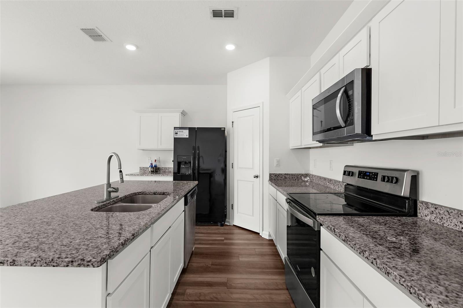 1038 Kelly Fern Loop Property Photo 11